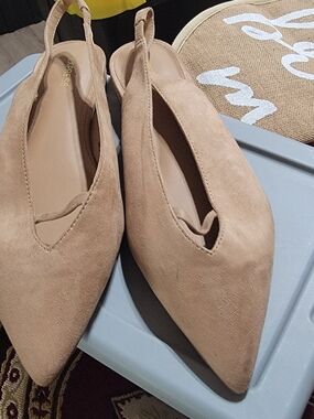 Express Women's Tan Pointed Toe Slingback Flats